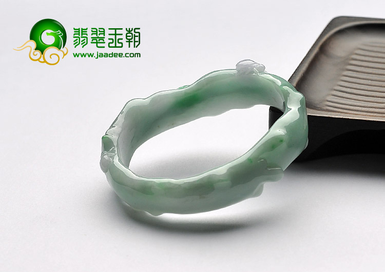 糯冰种豆色缅甸翡翠A货雕花贵妃镯（56mm-47mm）