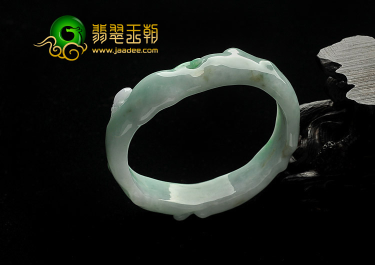 糯冰种豆色缅甸翡翠A货雕花贵妃镯（56mm-47mm）