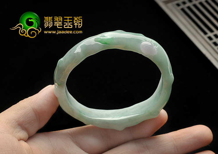 糯冰种豆色缅甸翡翠A货雕花贵妃镯（56mm-47mm）