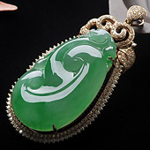 冰种翠色缅甸翡翠A货镶玫瑰金如意胸坠（真钻）