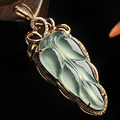 冰玻种晴水缅甸翡翠A货镶玫瑰金叶子胸坠（真钻）