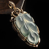 冰种略飘花缅甸翡翠A货镶玫瑰金叶子胸坠（真钻）