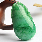 糯冰种翠色略带黄翡缅甸翡翠A货福瓜挂件