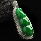 糯冰种正阳绿满绿缅甸翡翠A货镶白金四季豆胸坠（真钻）