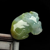 糯冰种黄翡缅甸翡翠A货牛挂件