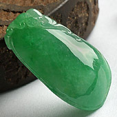 糯冰种翠色缅甸翡翠A货福瓜挂件