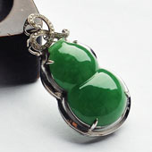 糯冰种翠色缅甸翡翠A货镶白金葫芦胸坠（真钻）
