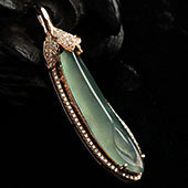 冰种晴水缅甸翡翠A货镶玫瑰金玉兰花胸坠（真钻）