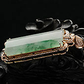 冰种飄绿花缅甸翡翠A货镶玫瑰金平安牌胸坠（真钻）