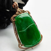 糯冰种阳绿缅甸翡翠A货镶玫瑰金节节高胸坠（真钻）