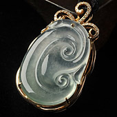 冰玻种晴水缅甸翡翠A货镶玫瑰金如意胸坠（真钻）