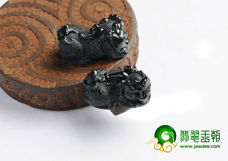 细糯种墨翠缅甸翡翠A货貔貅（一对）