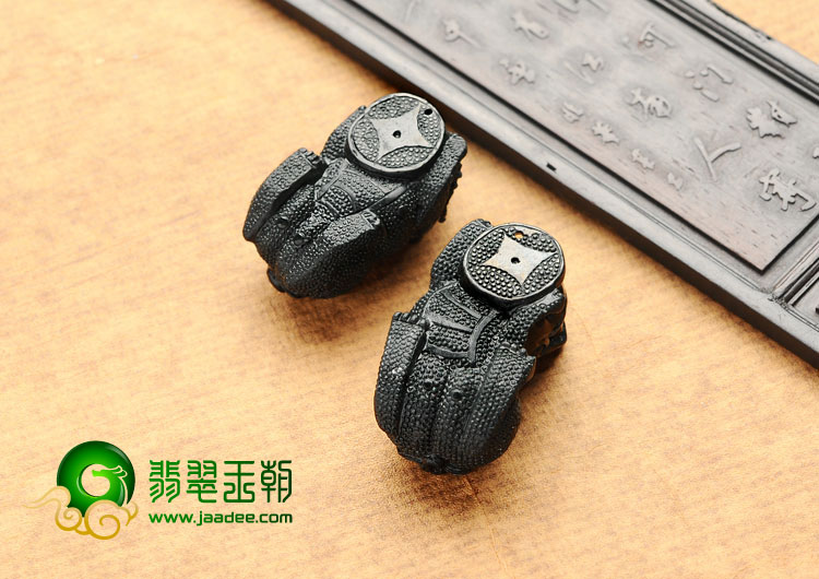细糯种墨翠缅甸翡翠A货貔貅（一对）