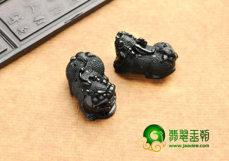 细糯种墨翠缅甸翡翠A货貔貅（一对）