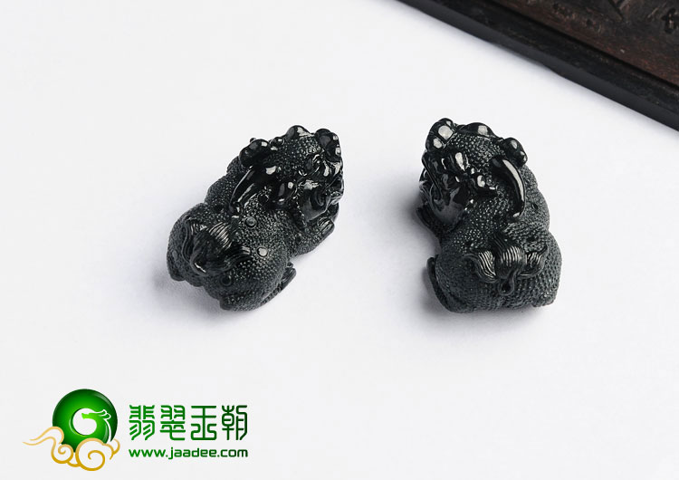 细糯种墨翠缅甸翡翠A货貔貅（一对）