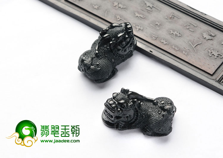 细糯种墨翠缅甸翡翠A货貔貅（一对）