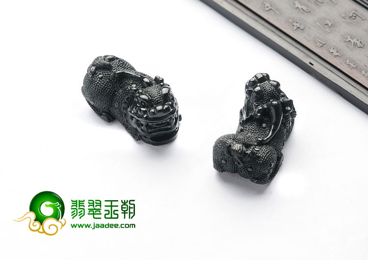 细糯种墨翠缅甸翡翠A货貔貅（一对）