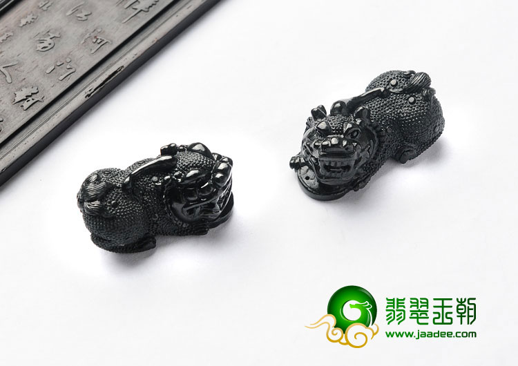 细糯种墨翠缅甸翡翠A货貔貅（一对）