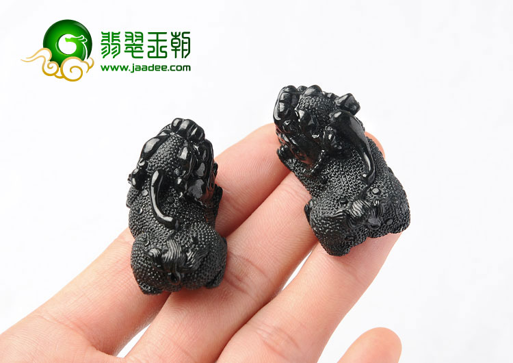 细糯种墨翠缅甸翡翠A货貔貅（一对）