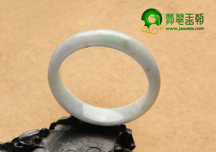 糯冰种飘翠缅甸翡翠A货手镯（57.5mm）
