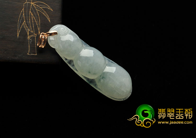 冰种略飘花缅甸翡翠A货四季豆挂件