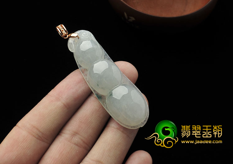 冰种略飘花缅甸翡翠A货四季豆挂件