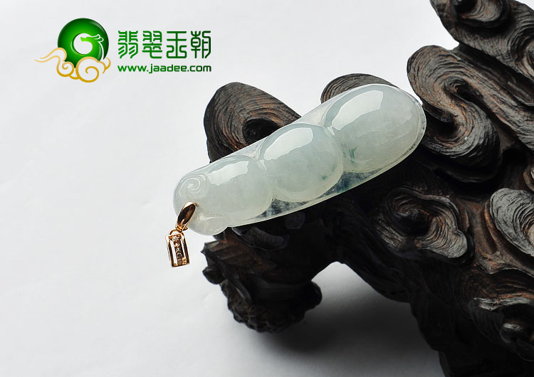 冰种略飘花缅甸翡翠A货四季豆挂件