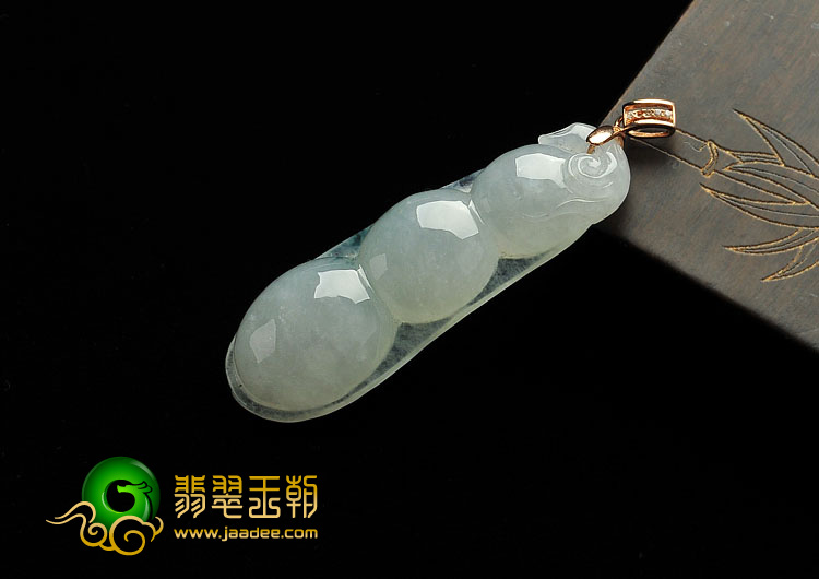 冰种略飘花缅甸翡翠A货四季豆挂件