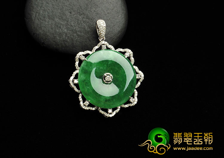 冰种菠菜绿缅甸翡翠A货镶白金平安扣胸坠（真钻）