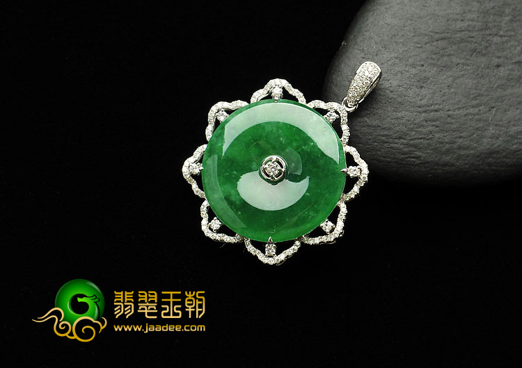 冰种菠菜绿缅甸翡翠A货镶白金平安扣胸坠（真钻）