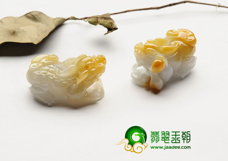 糯冰种黄翡缅甸翡翠A货貔貅挂件（一对）
