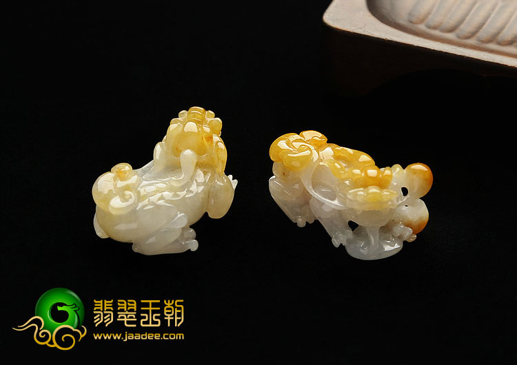 糯冰种黄翡缅甸翡翠A货貔貅挂件（一对）