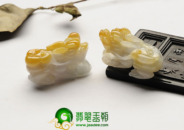 糯冰种黄翡缅甸翡翠A货貔貅挂件（一对）