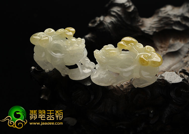 糯冰种黄翡缅甸翡翠A货貔貅挂件（一对）