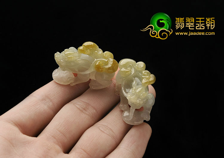糯冰种黄翡缅甸翡翠A货貔貅挂件（一对）
