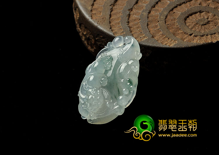冰种飘花缅甸翡翠A货貔貅挂件