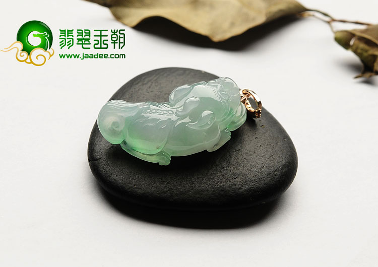 糯冰种飘翠缅甸翡翠A货貔貅挂件