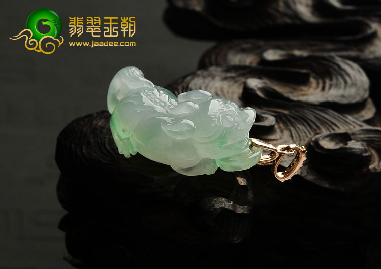 糯冰种飘翠缅甸翡翠A货貔貅挂件