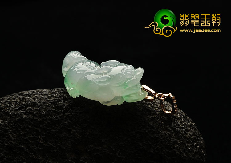糯冰种飘翠缅甸翡翠A货貔貅挂件