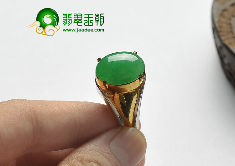 糯冰种阳绿缅甸翡翠A货戒面