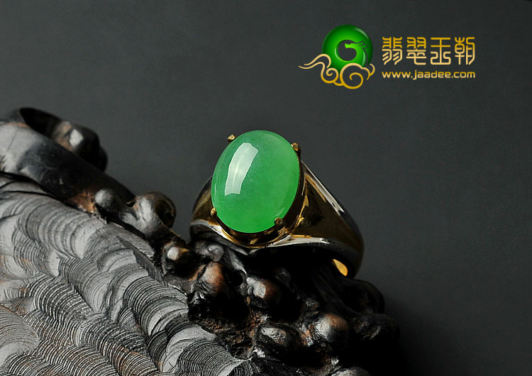 糯冰种阳绿缅甸翡翠A货戒面