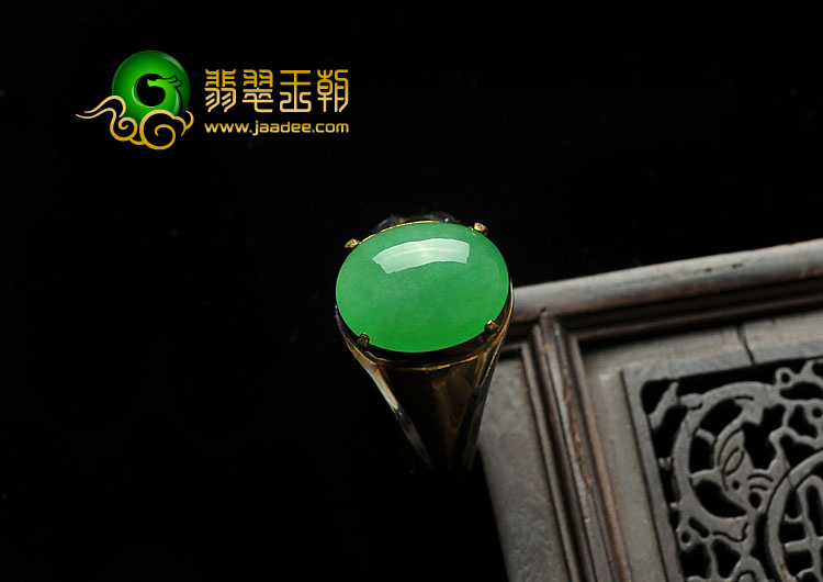 糯冰种阳绿缅甸翡翠A货戒面