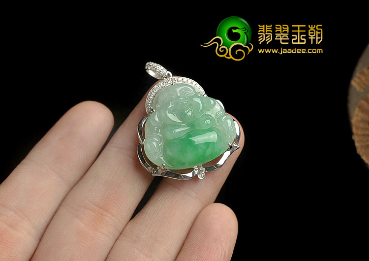糯冰种翠色缅甸翡翠A货镶白金玉佛胸坠（真钻）
