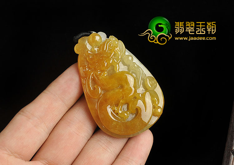 糯冰种黄翡缅甸翡翠A货龙牌挂件