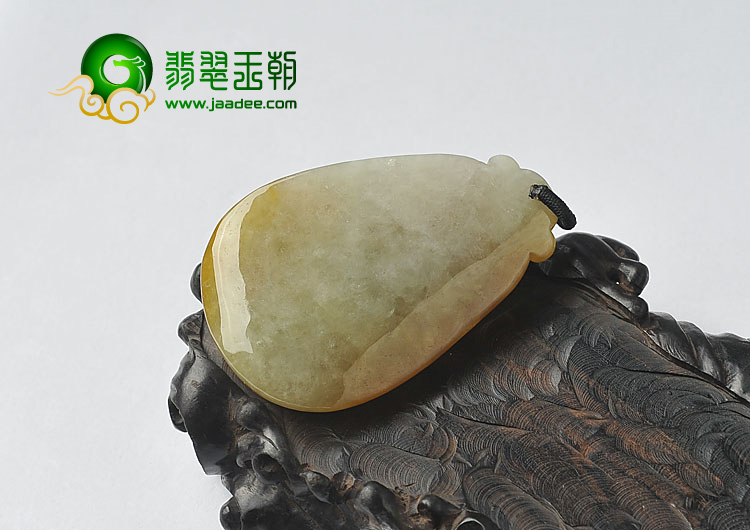 糯冰种黄翡缅甸翡翠A货龙牌挂件