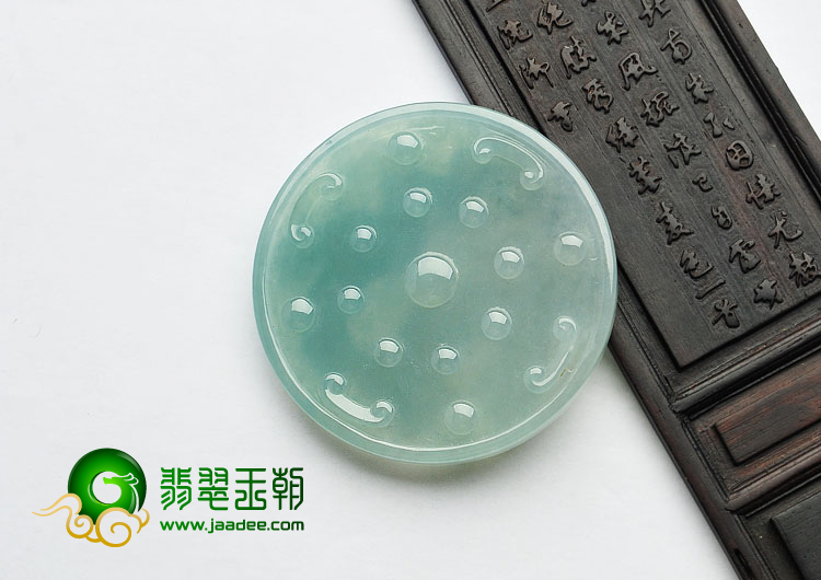 冰种晴水缅甸翡翠A货龙牌挂件