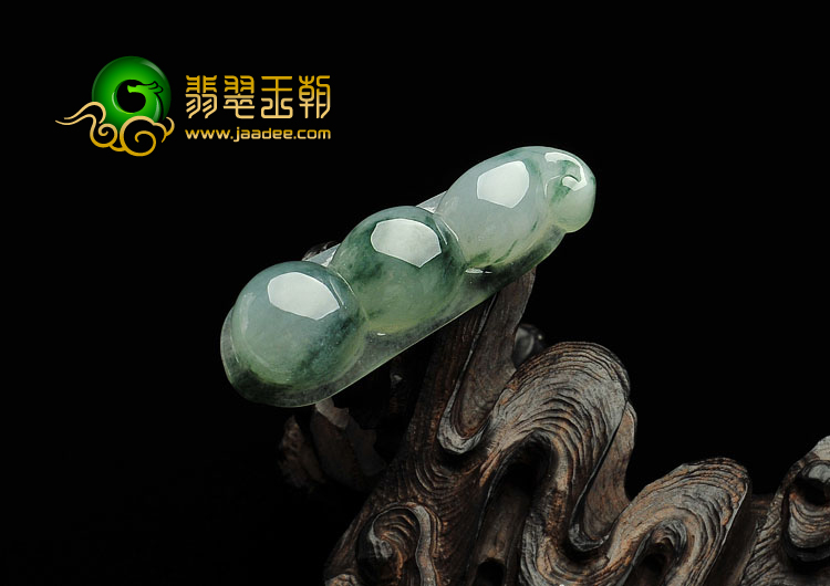 冰种飘花缅甸翡翠A货四季豆挂件