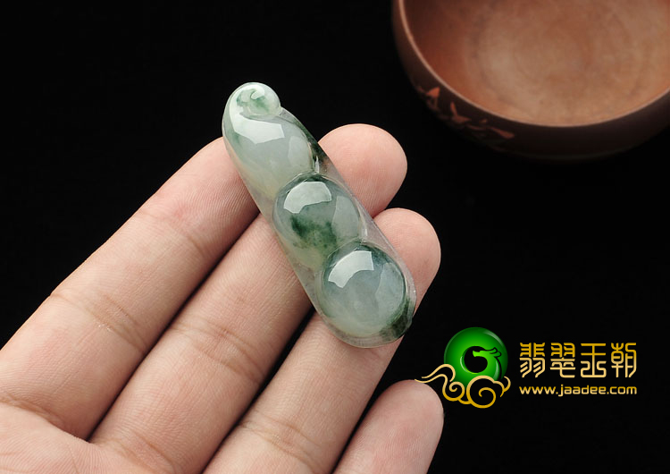 冰种飘花缅甸翡翠A货四季豆挂件