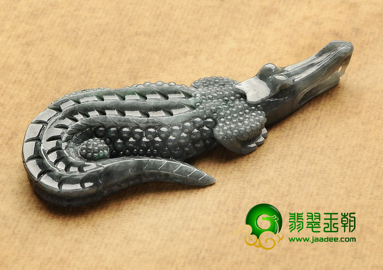 糯冰种墨色缅甸翡翠A货鳄鱼摆件
