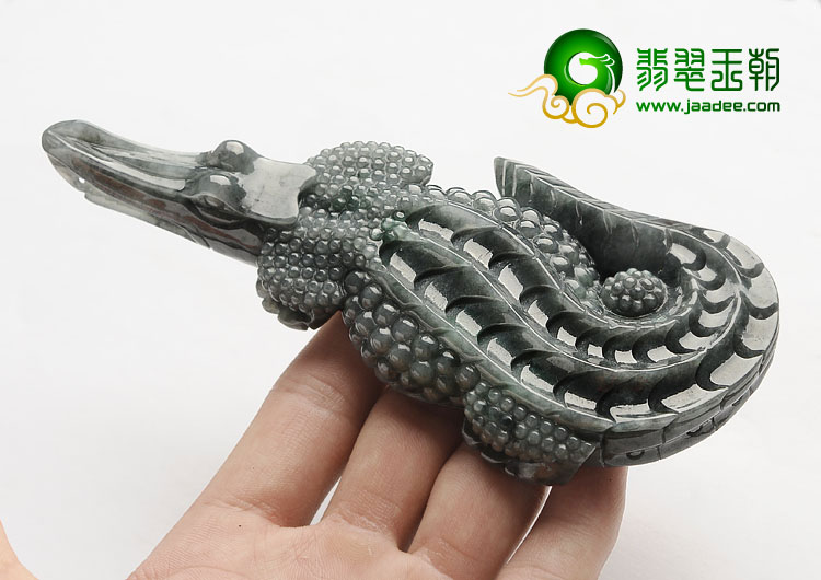 糯冰种墨色缅甸翡翠A货鳄鱼摆件